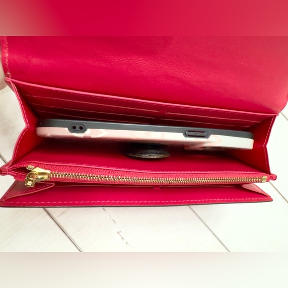 NEW Hot Pink Vernis Portefeuille Sarah
Monogram Long Wallet - Picture 16 of 16